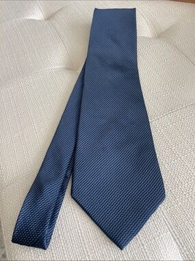 Van Heusen men’s tie 💯 imported silk